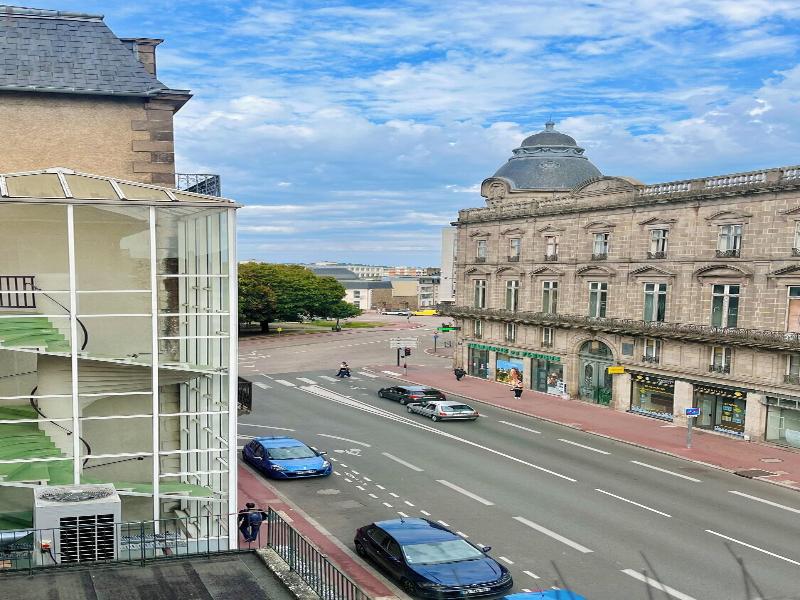 Hotel De La Paix image