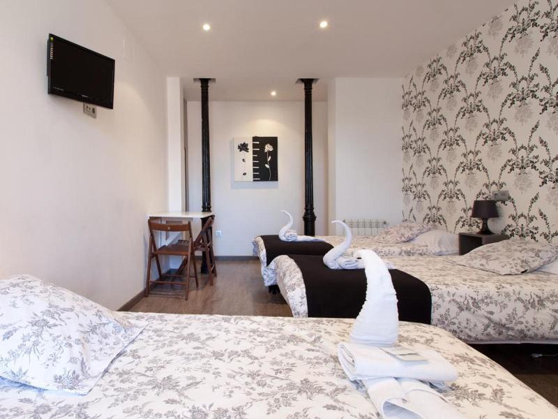Hostal Abril image