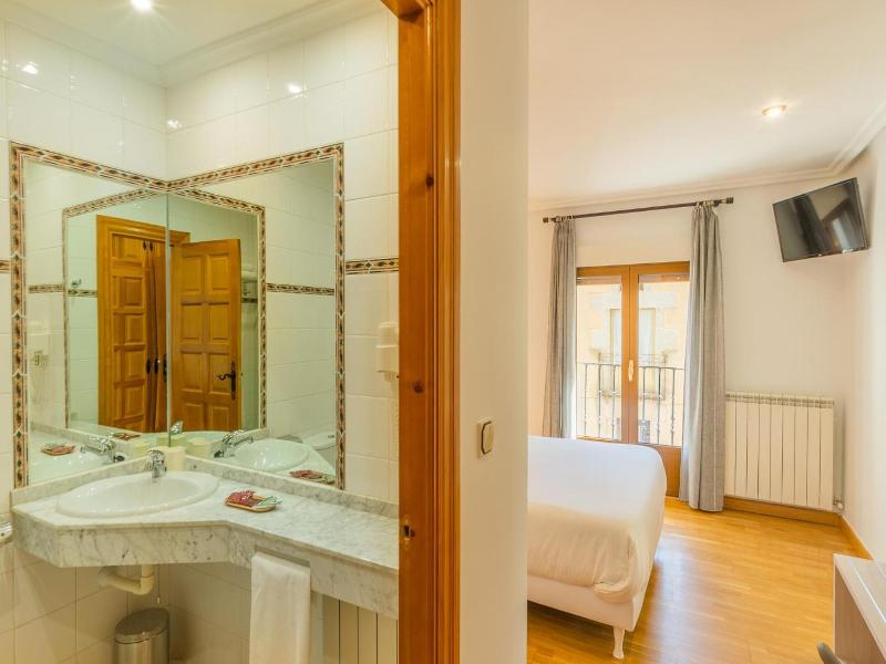 Hostal Gran Duque image
