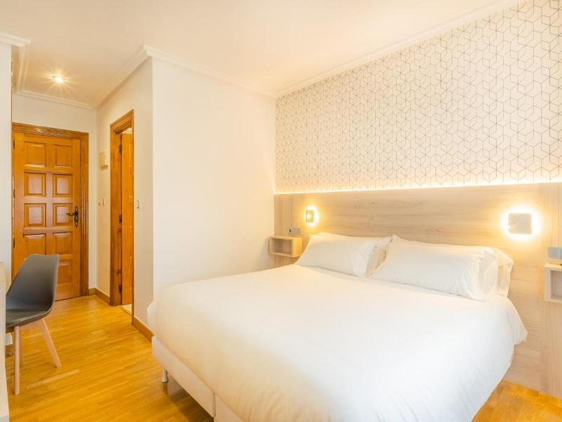 Hostal Gran Duque image