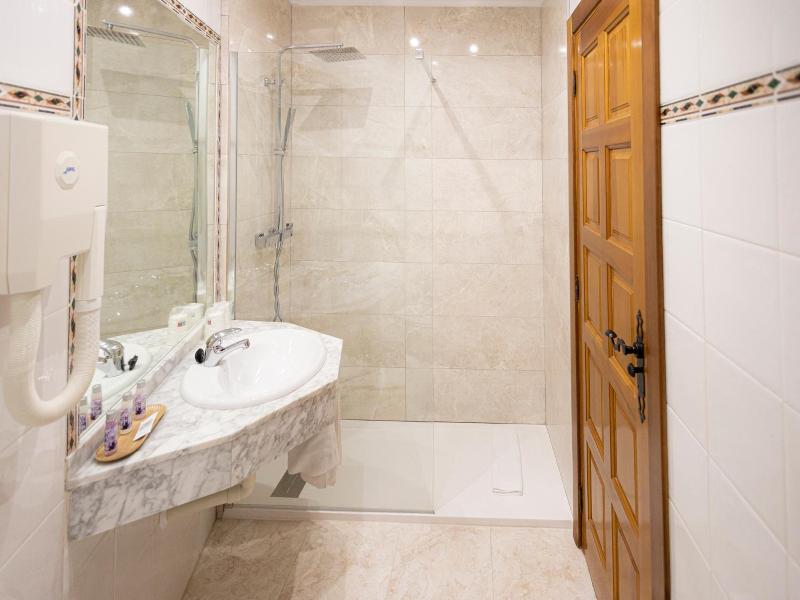 Hostal Gran Duque image