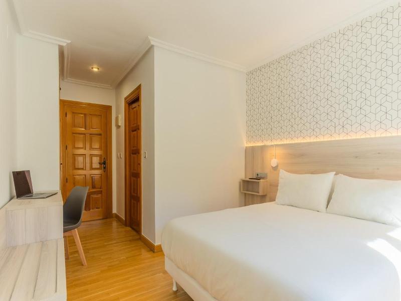 Hostal Gran Duque image