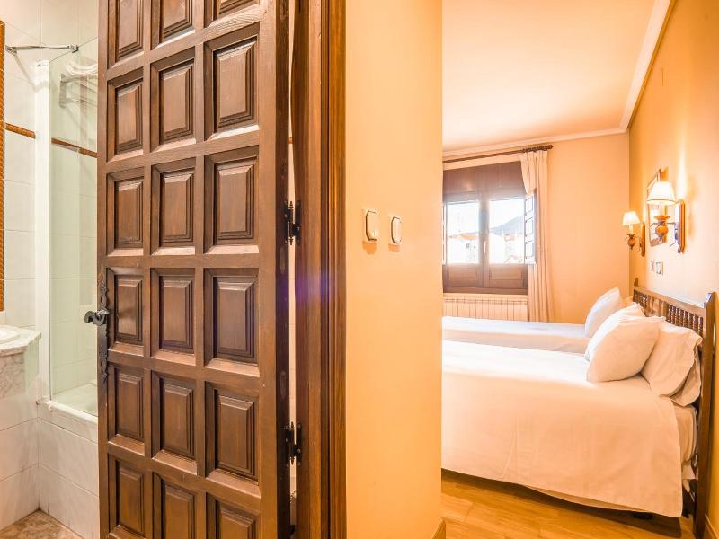 Hostal Gran Duque image