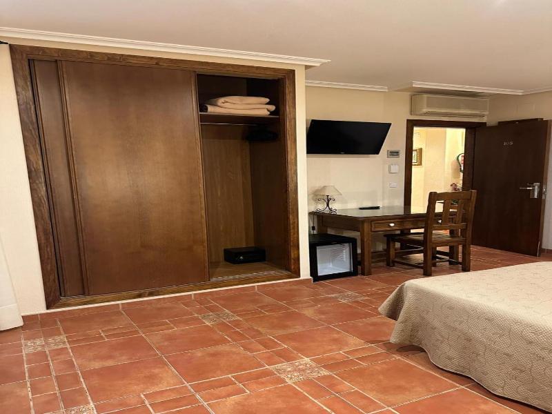Hotel Doña Isabel image