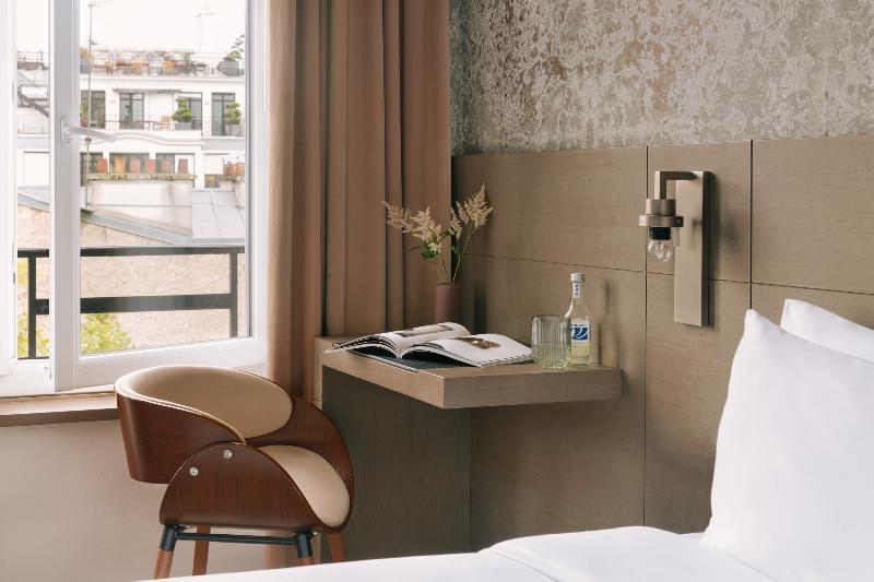 room detail thumbnail 2