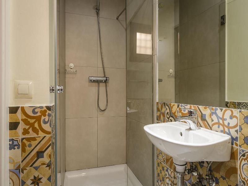 YIT Puerta Bisagra image