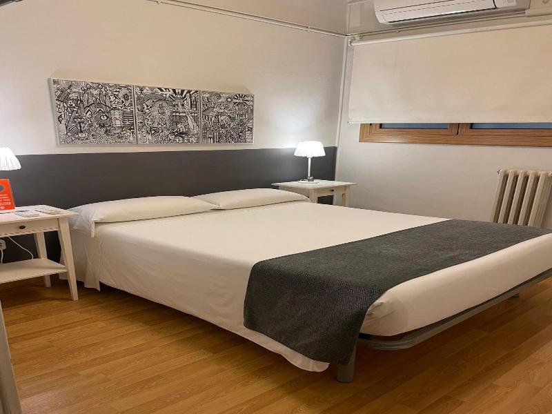 Hostal El Ninot image