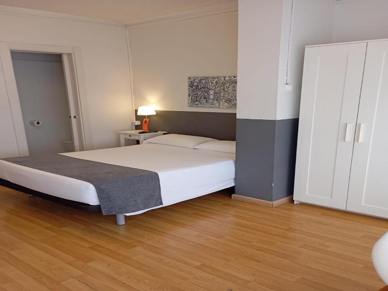 Hostal El Ninot image