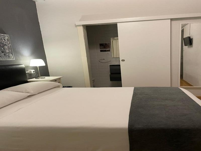 Hostal El Ninot image