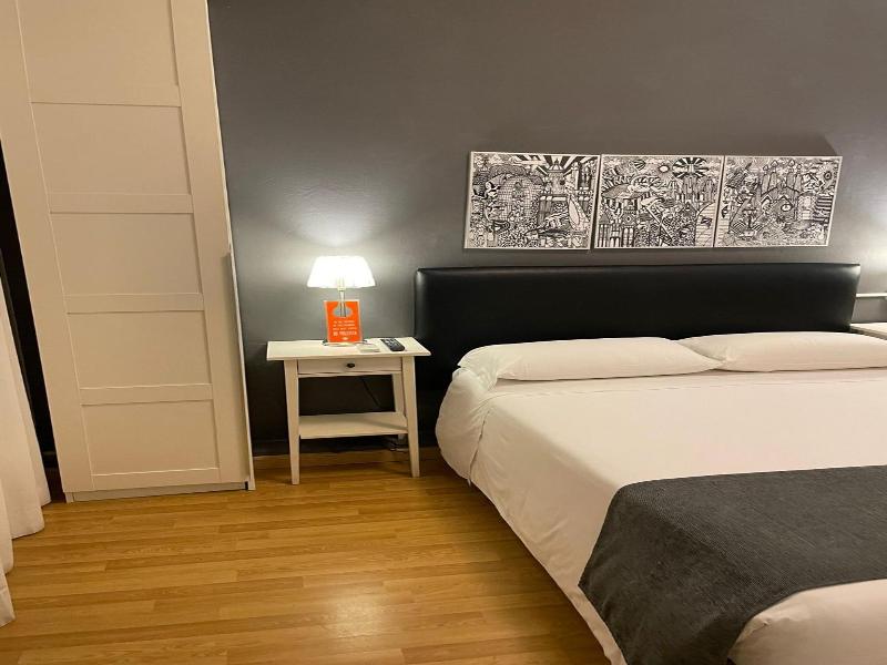 Hostal El Ninot image
