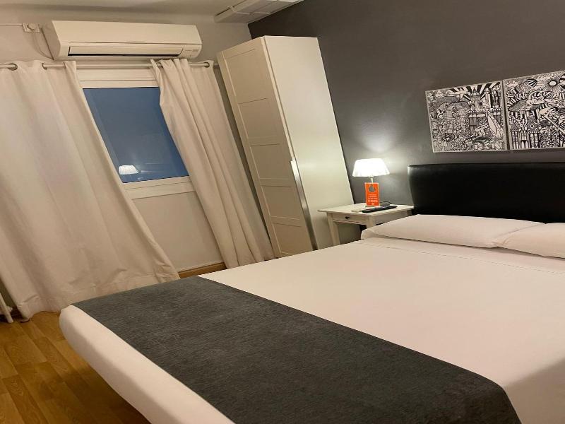 Hostal El Ninot image