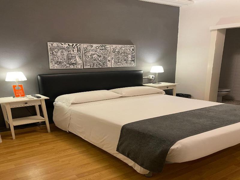 Hostal El Ninot image