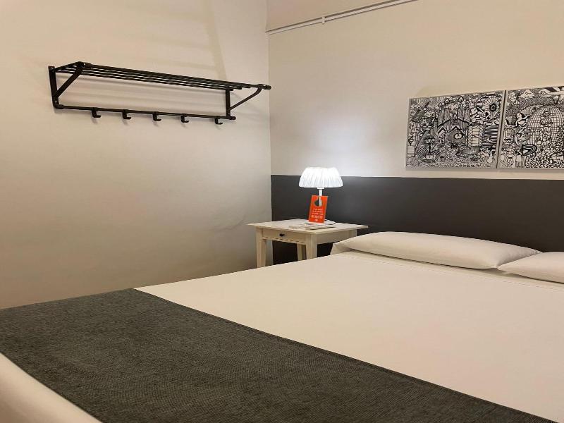 Hostal El Ninot image