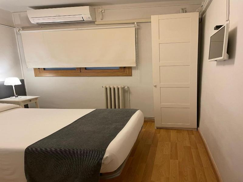 Hostal El Ninot image