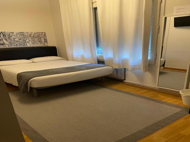 Hostal El Ninot image