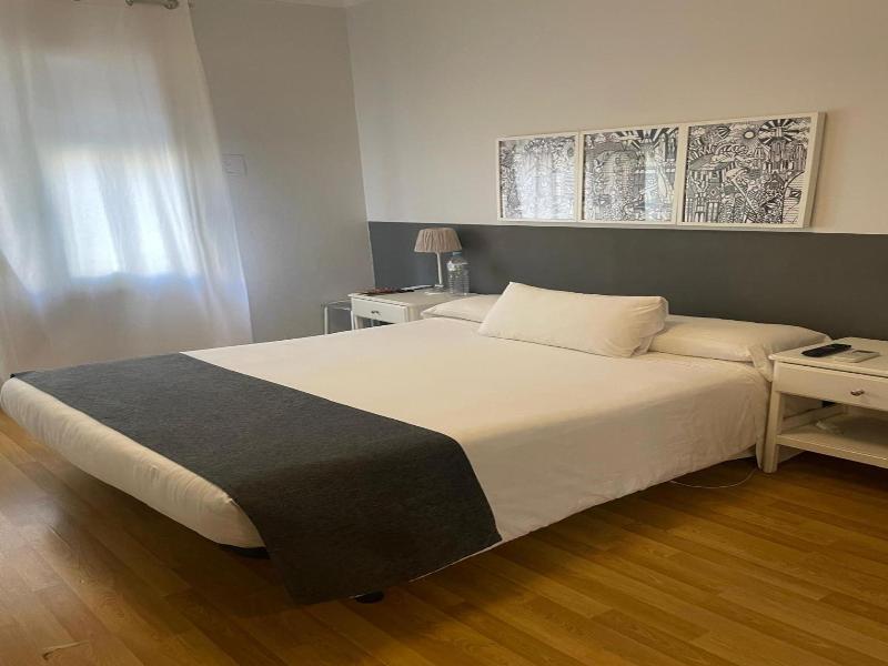 Hostal El Ninot image