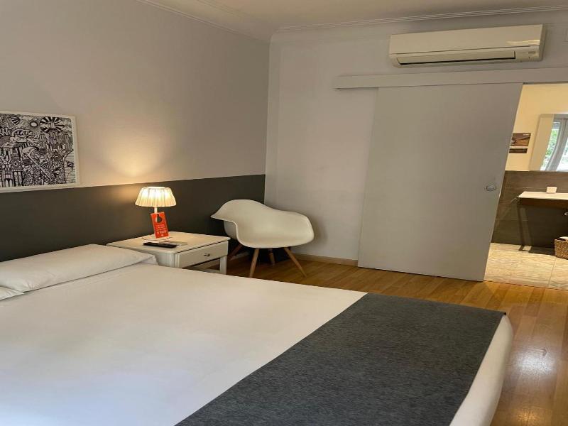 Hostal El Ninot image