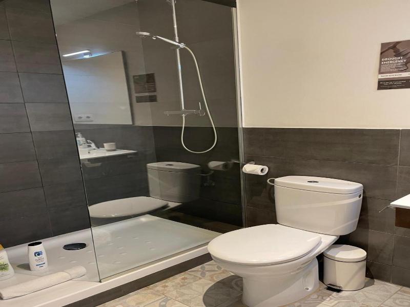 Hostal El Ninot image