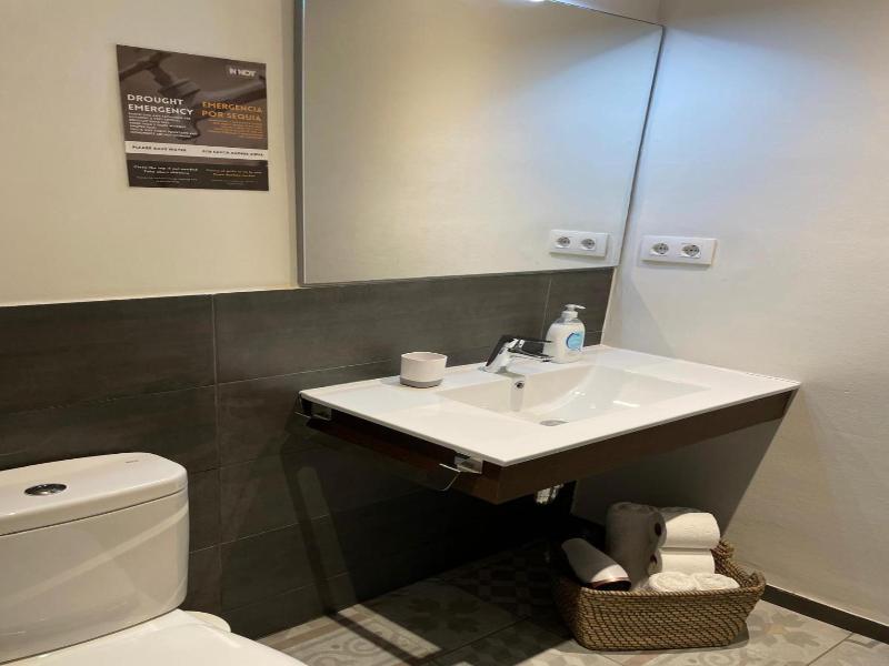 Hostal El Ninot image
