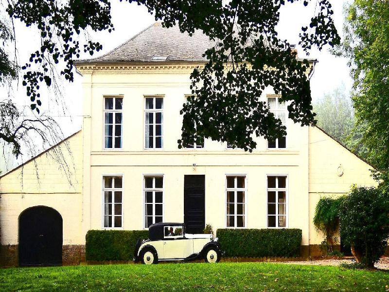 Maison De Plumes image