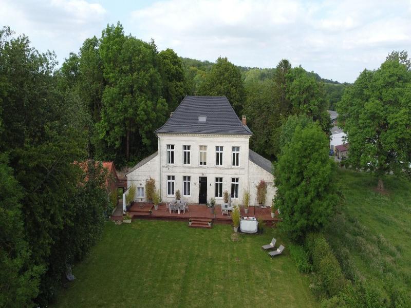 Maison De Plumes image