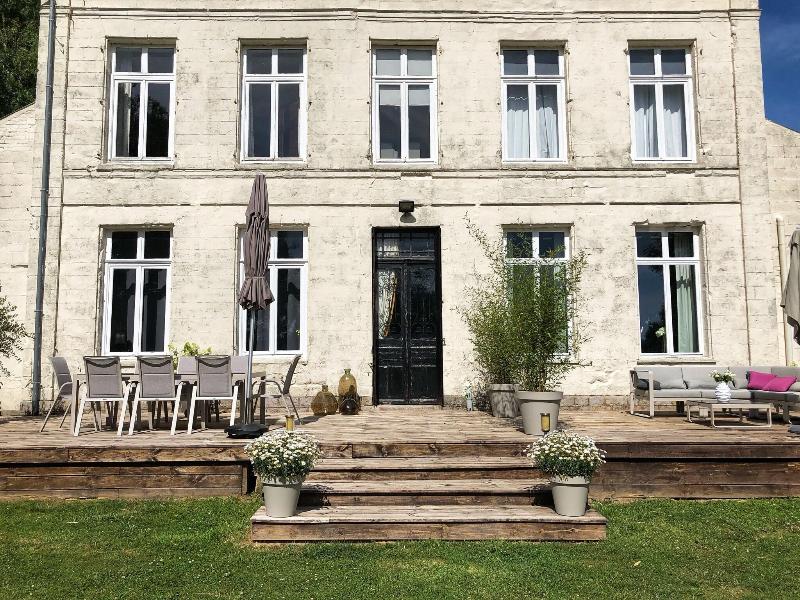 Maison De Plumes image