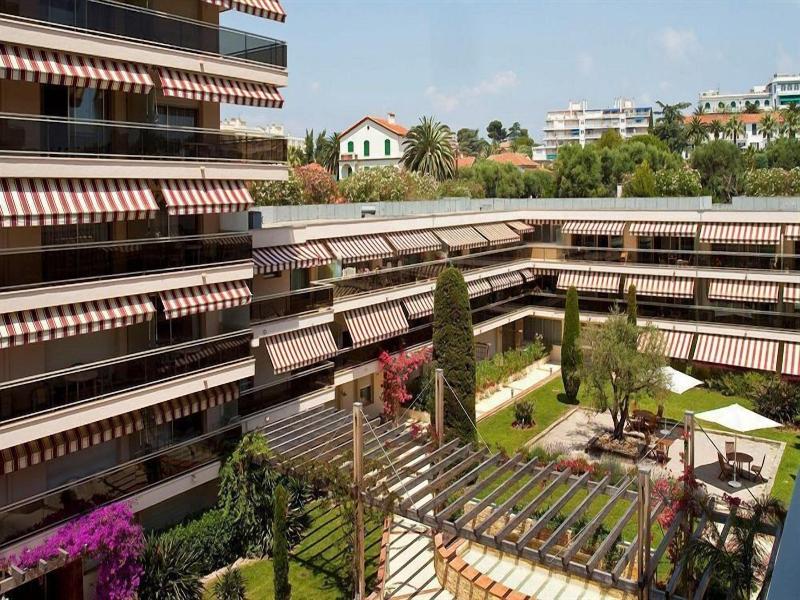 Hotel The Originals Residence Les Strelitzias image