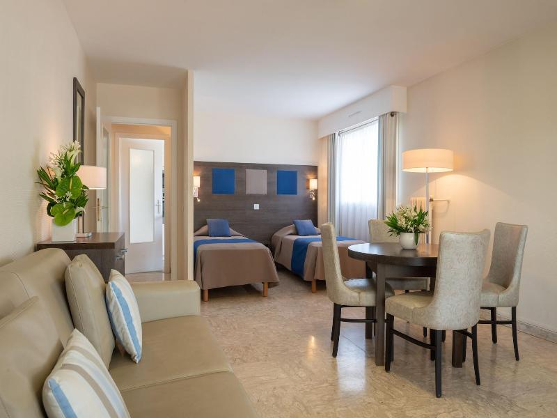 Hotel The Originals Residence Les Strelitzias image