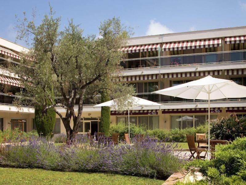 Hotel The Originals Residence Les Strelitzias image