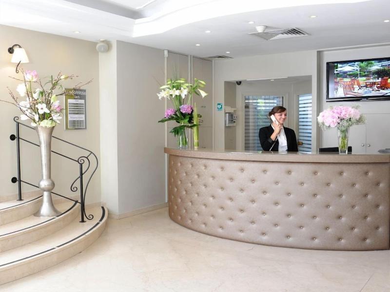 Hotel The Originals Residence Les Strelitzias image