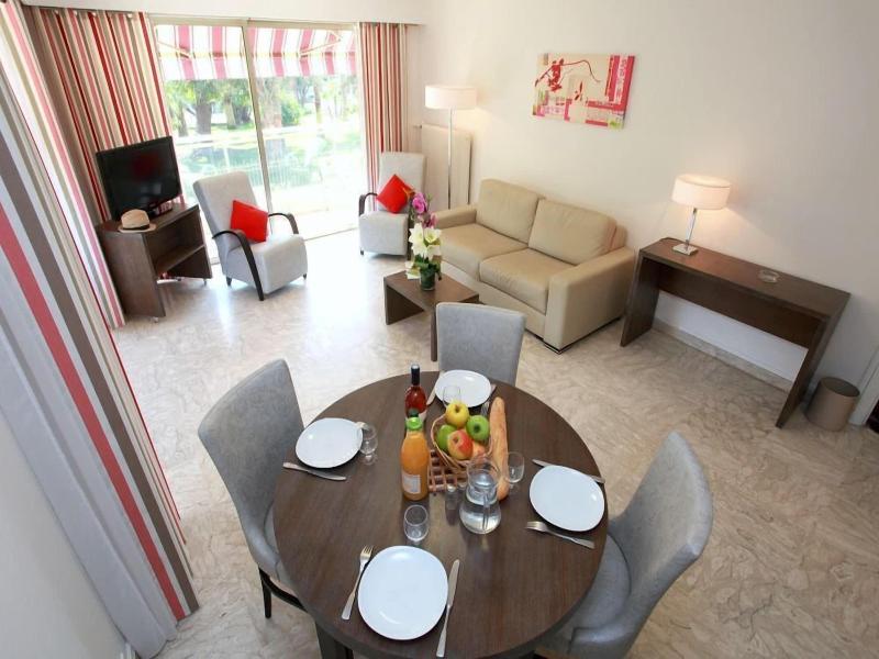 Hotel The Originals Residence Les Strelitzias image