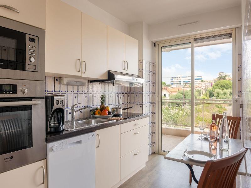 Hotel The Originals Residence Les Strelitzias image