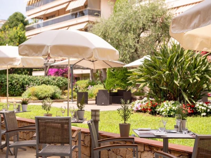 Hotel The Originals Residence Les Strelitzias image