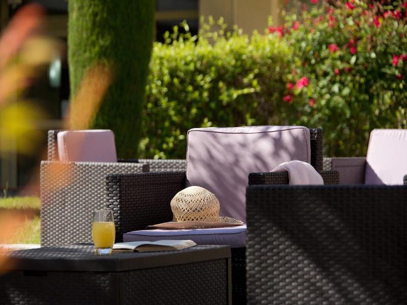 Hotel The Originals Residence Les Strelitzias image
