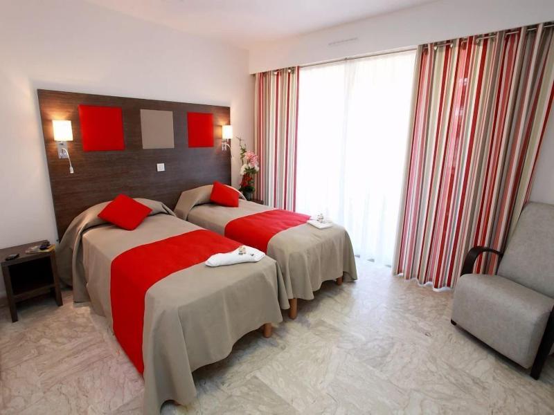 Hotel The Originals Residence Les Strelitzias image