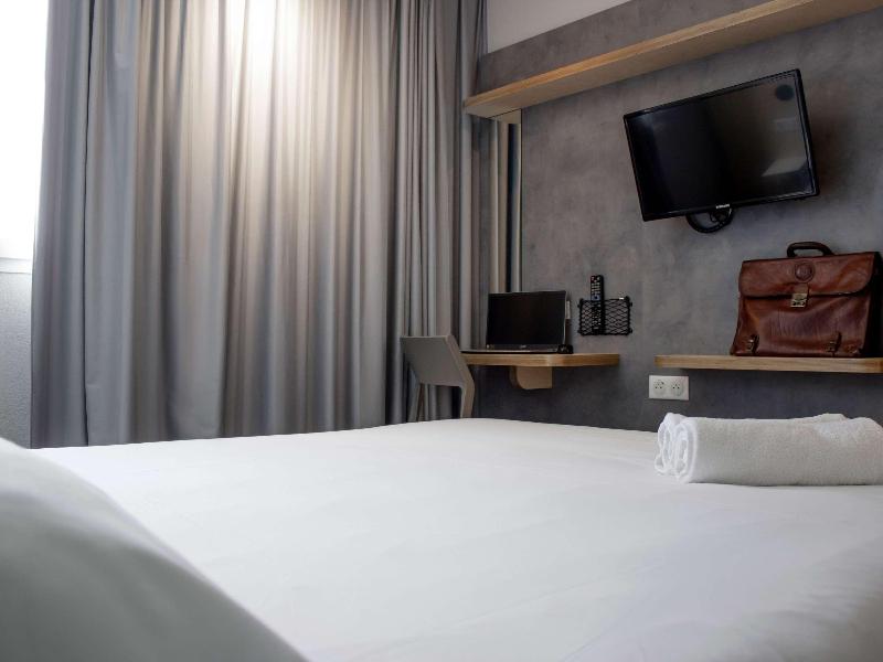 Ibis Budget Lunel Porte De Camargue image