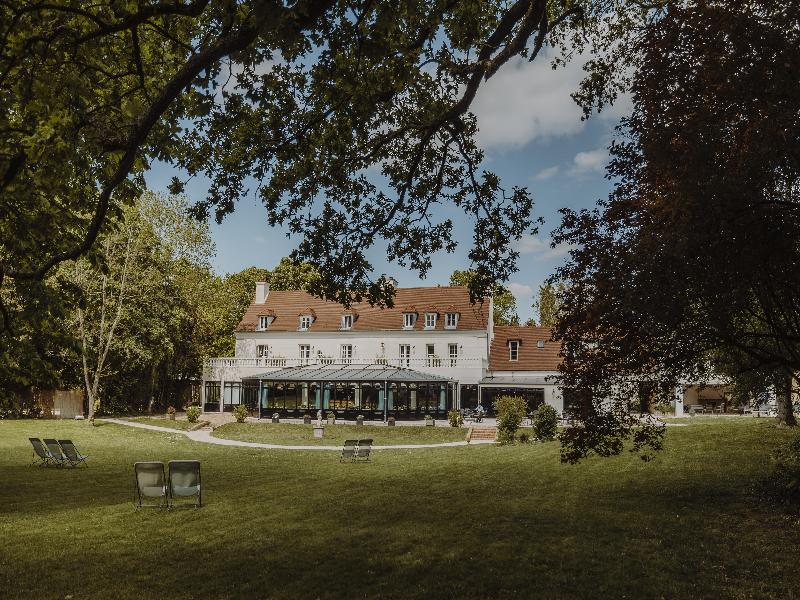 Les Demeures de Varennes, BW Signature Collection — general view