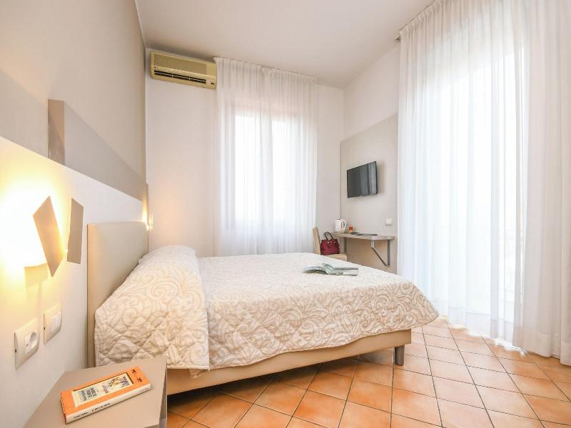 Hotel Riel image