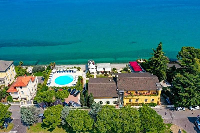 Lido International image
