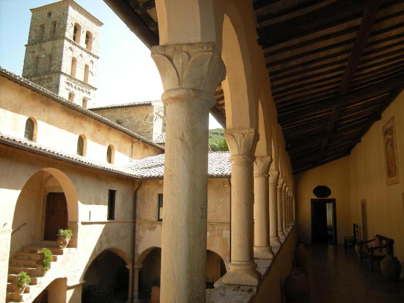 Abbazia San Pietro In Valle image