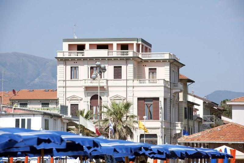 Villa Tina image