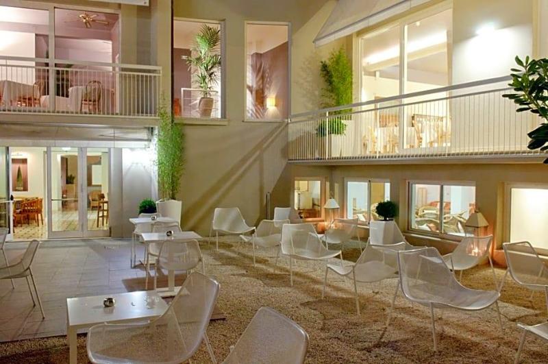 Hotel Trionfal image