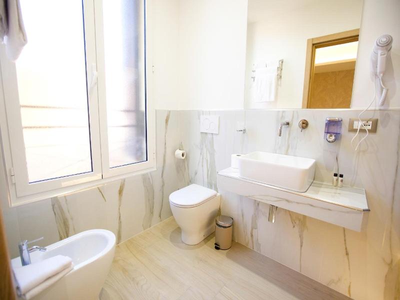 Hotel Maximus image