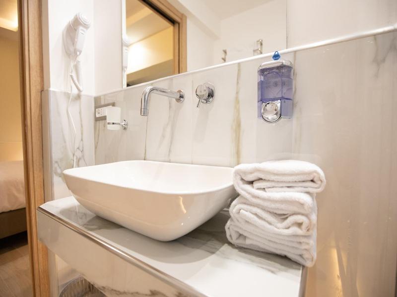 Hotel Maximus image