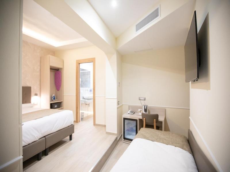 Hotel Maximus image