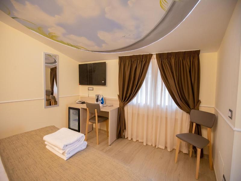 Hotel Maximus image