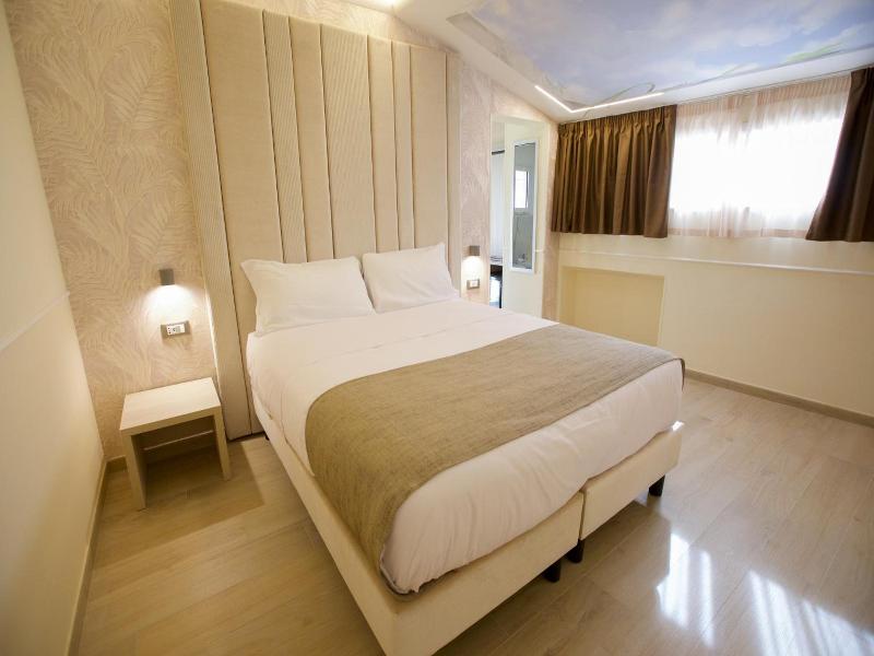 Hotel Maximus image