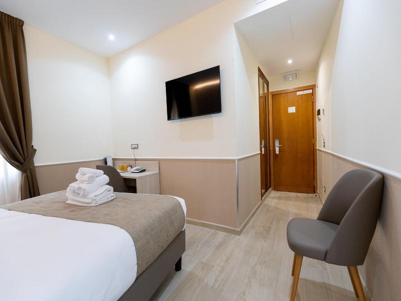 Hotel Maximus image