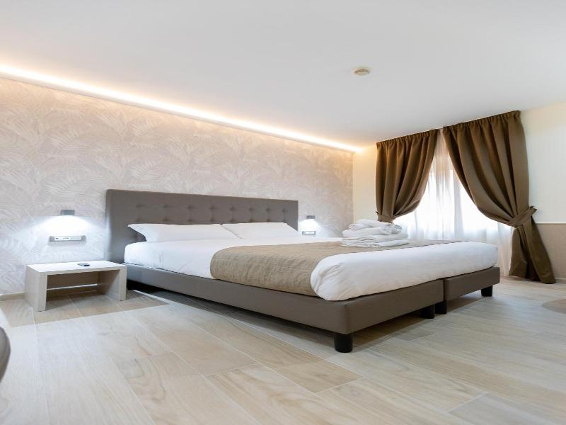 Hotel Maximus image