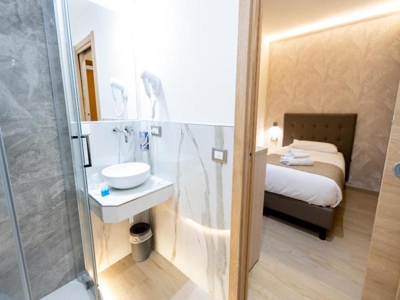 Hotel Maximus image
